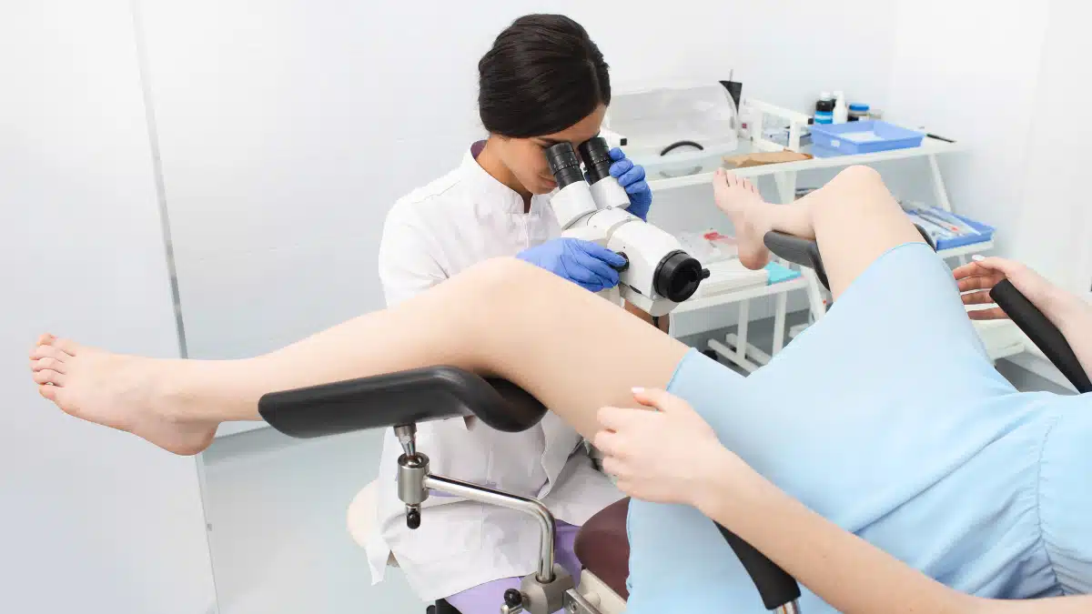 A principal alteração que pode levar a esse tipo de câncer é a infecção pelo papilomavírus humano hpv.
