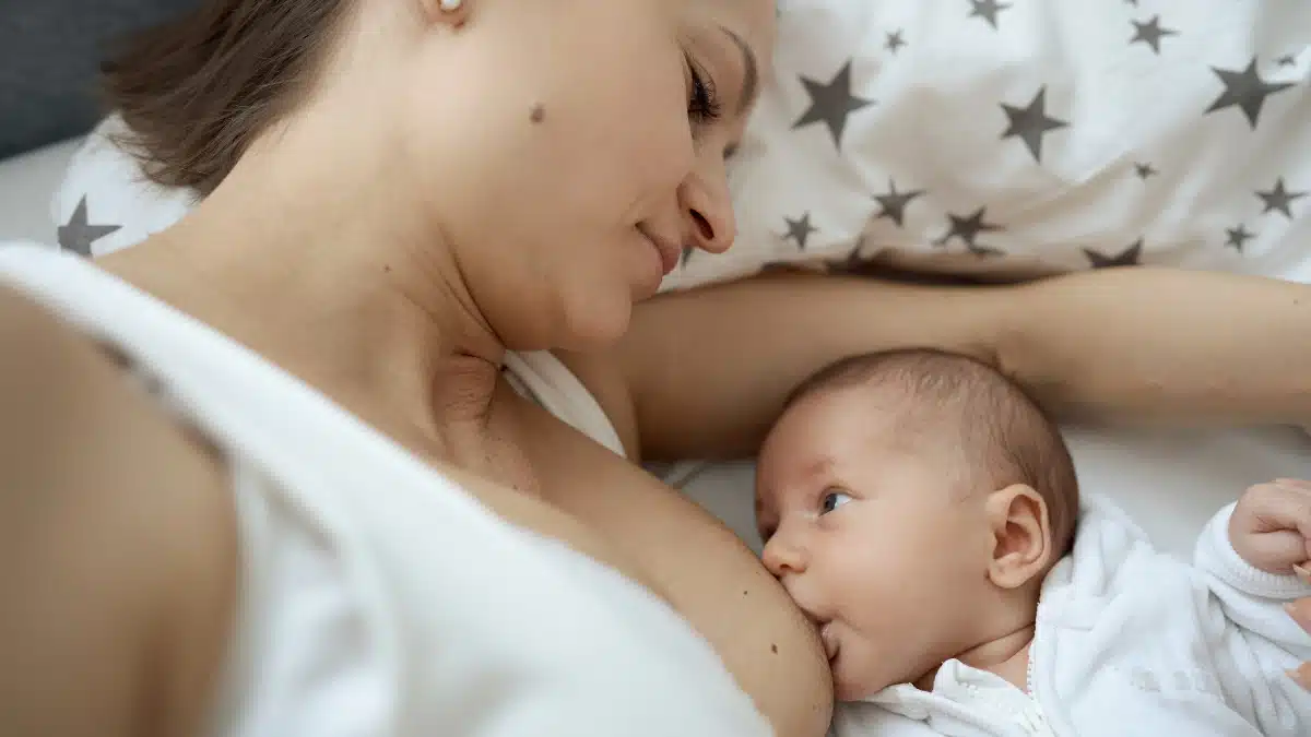 As dores nos mamilos das mulheres ou machucados prejudica a amamentação