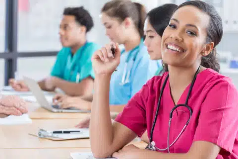 O que saber antes do primeiro dia da aula de enfermagem na faculdade