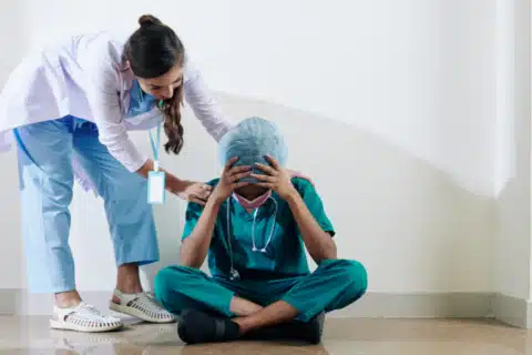 A depressão em profissionais de enfermagem pode gerar suicídio