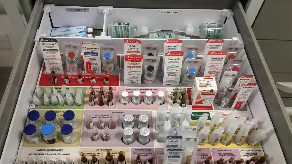 Medicamentos e Materiais que colocamos no Carro de Emergência Pediátrico e Neonatal