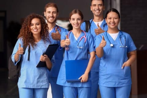 Projeto de Lei aumenta salário dos médicos para R$ 10.991,19
