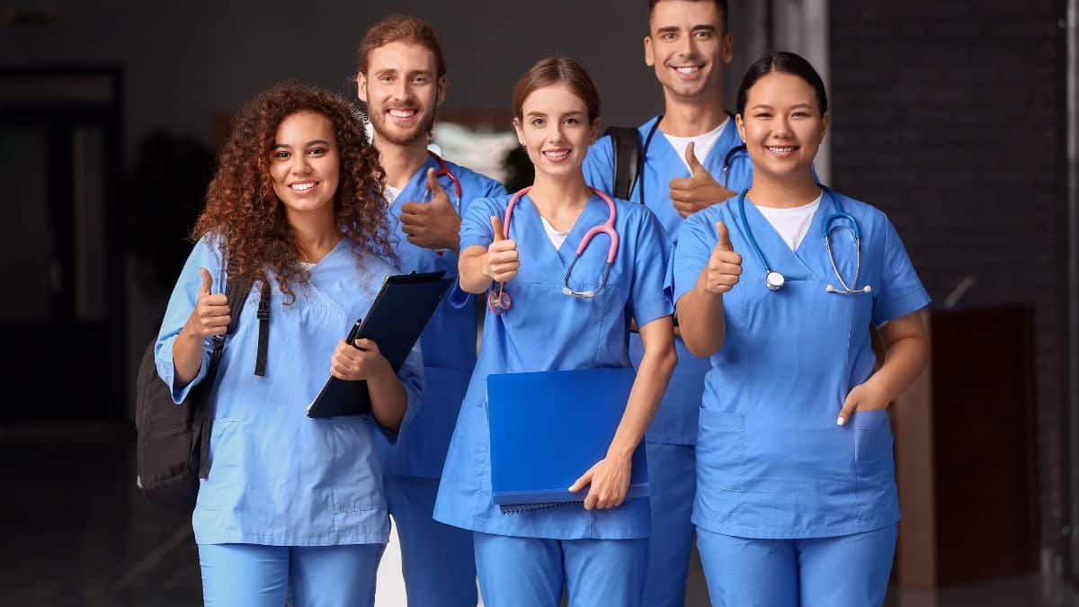 Projeto de Lei aumenta salário dos médicos para R$ 10.991,19