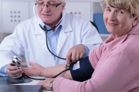 Pacientes hipertensos tem melhores resultados com ajuda de aplicativo, diz estudo