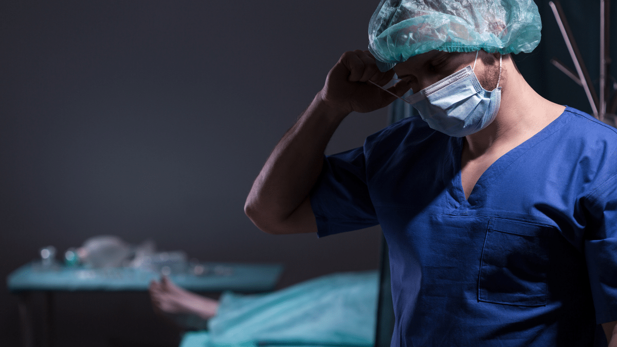 Cuidados de enfermagem com o corpo do paciente após o óbito