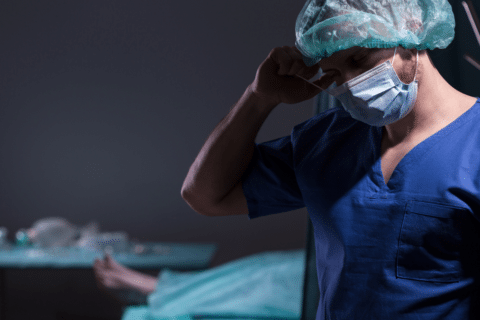 Cuidados de enfermagem com o corpo do paciente após o óbito