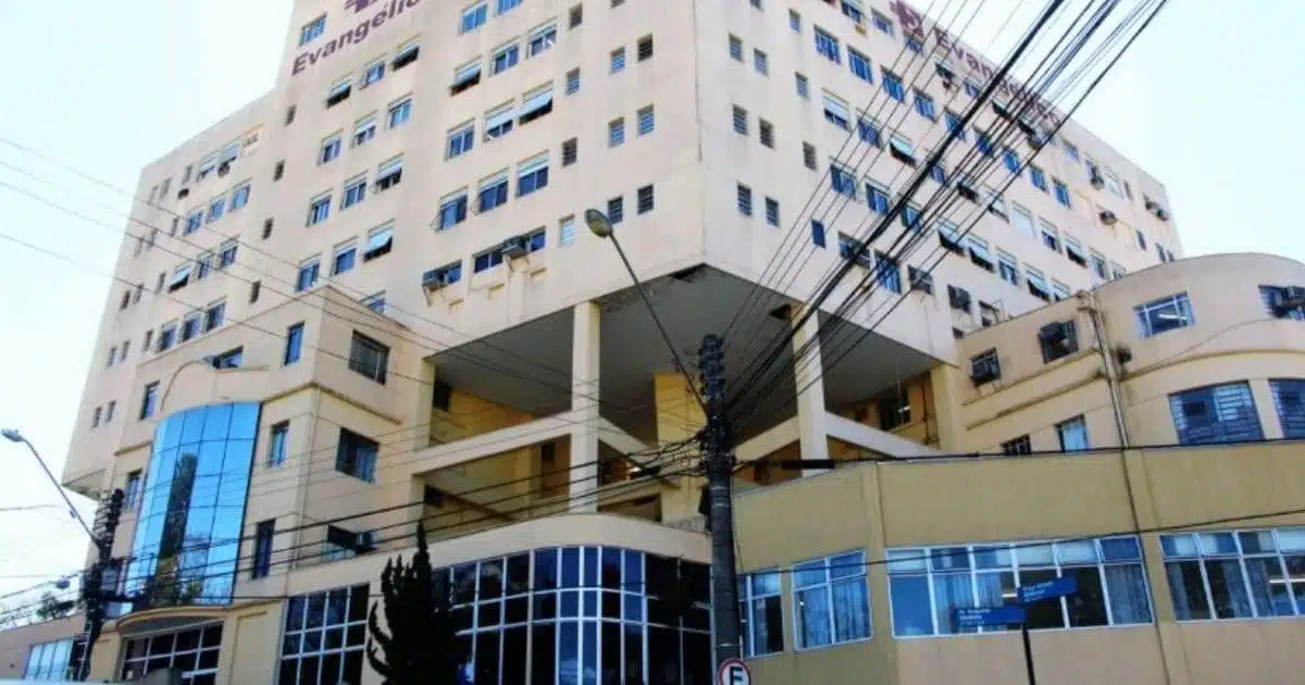 Equipe de enfermagem do Hospital Universitário Evangélico