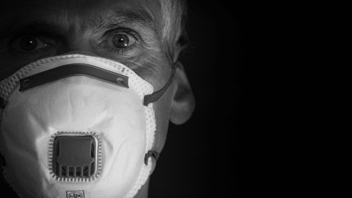 Tem o nome de “triplidemia” pela predominância de 3 vírus que dão quadros respiratórios semelhantes: febre, dor no corpo, tosse, coriza.