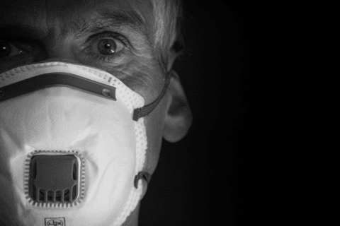 Tem o nome de “triplidemia” pela predominância de 3 vírus que dão quadros respiratórios semelhantes: febre, dor no corpo, tosse, coriza.