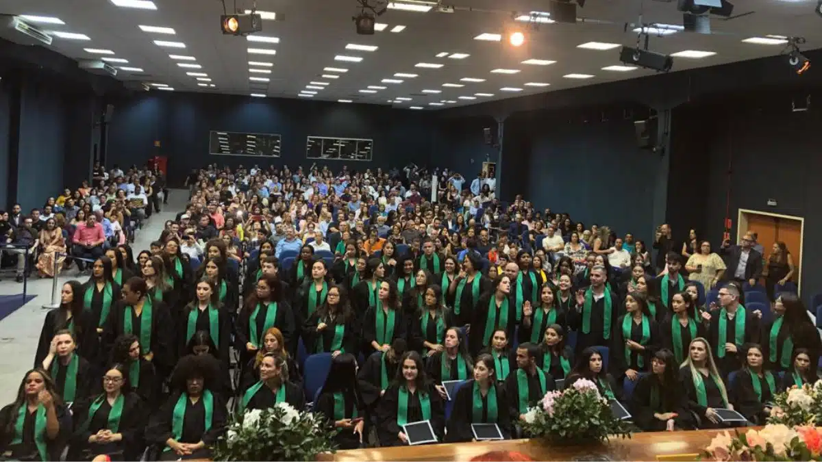 Coren-SP aproxima enfermeiros recém-formados do conselho