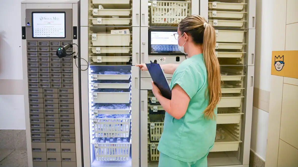 Dispensários eletrônicos otimizam atendimento no Pequeno Príncipe