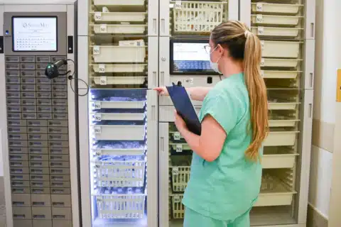 Dispensários eletrônicos otimizam atendimento no Pequeno Príncipe