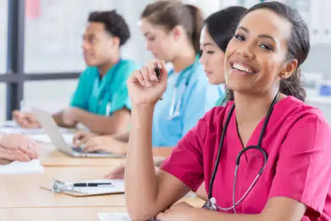 Com o tema "Sonhar não custa nada. Realizar também", o Cofen lança plataforma de Espececialização Gratuita para Técnicos de Enfermagem registrados no Coren.