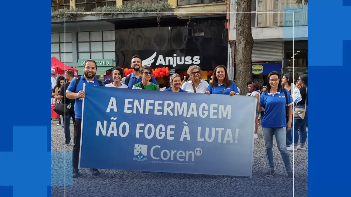 A Enfermagem não foge à luta é tema de manifestação em Curitiba