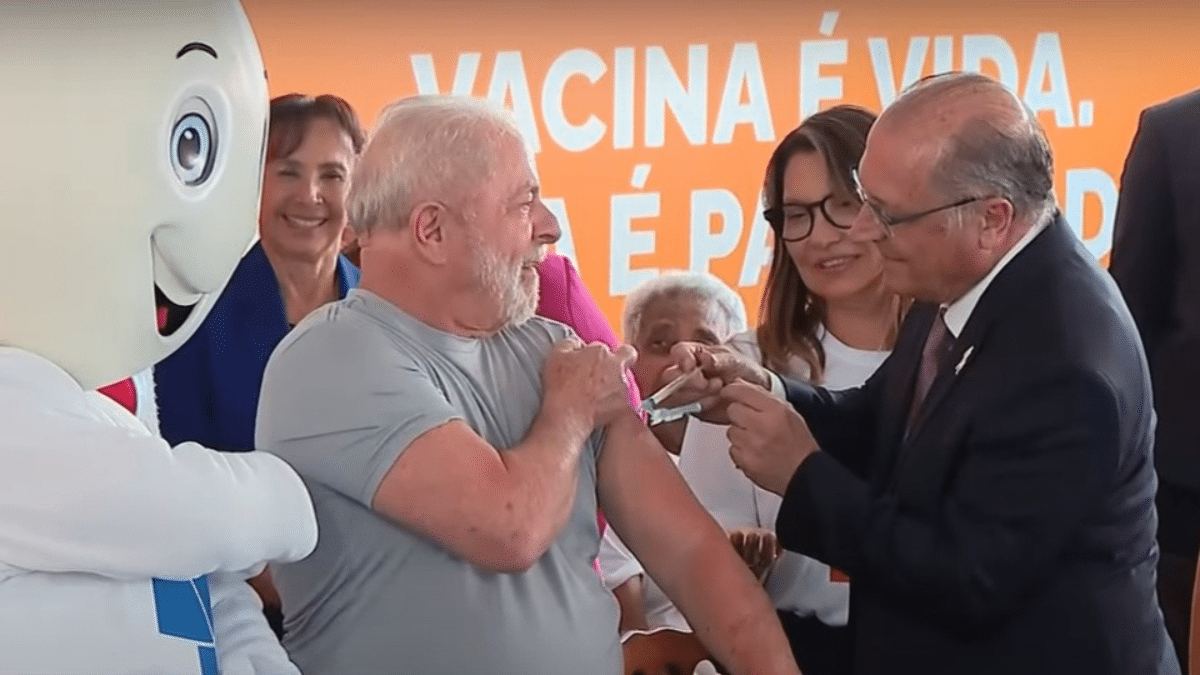 Lula ignora os profissionais de Enfermagem em abertura da campanha de vacinação