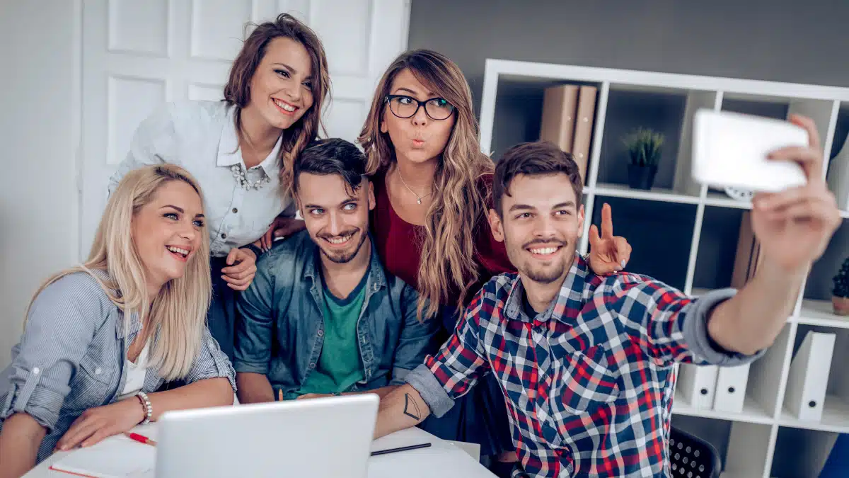 Selfie: Permitida ou não no ambiente de trabalho?