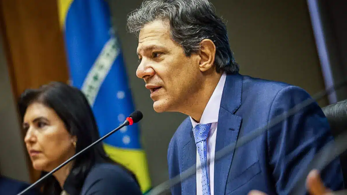 Fernando Haddad retira piso de enfermagem de nova regra fiscal