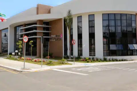 Balsa Nova obriga funcionários a almoçar e cuidar dos pacientes ao mesmo tempo