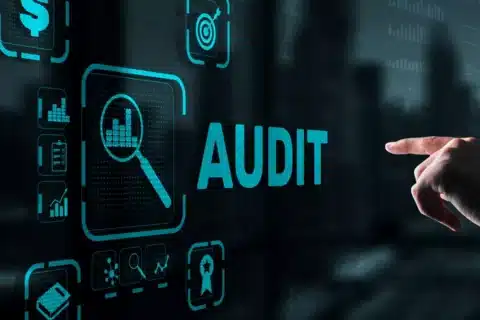 O técnico de enfermagem pode auxiliar na auditoria
