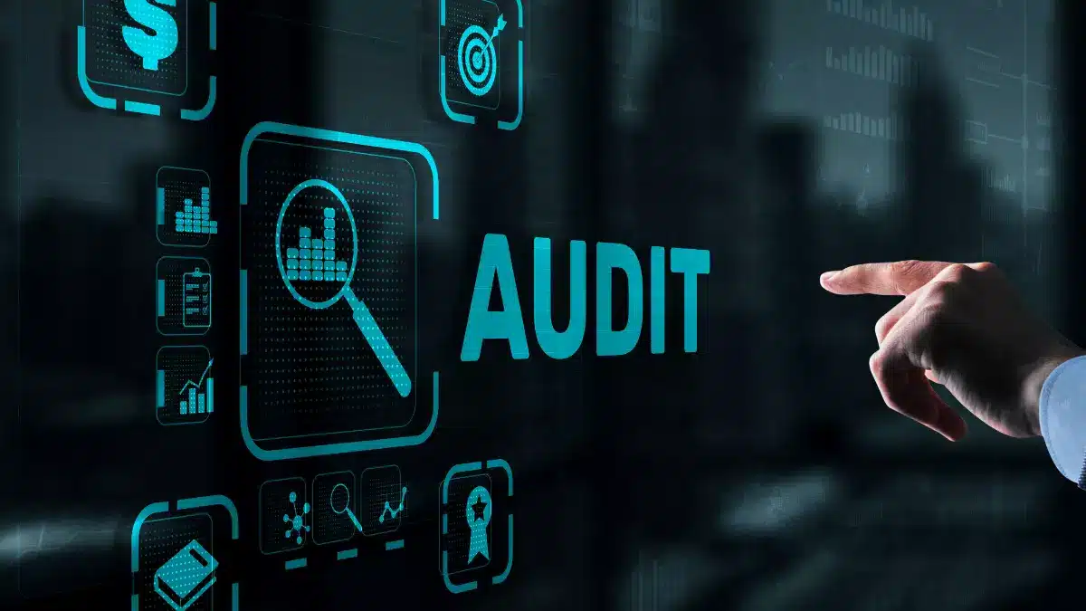 O técnico de enfermagem pode auxiliar na auditoria