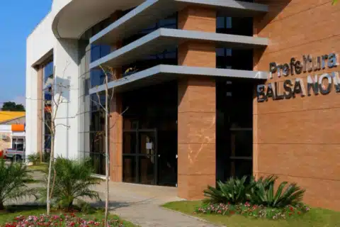 Prefeito retira refeições dos funcionários, exige que tragam de casa e ainda proíbem de sair do hospital para almoçar ou comprar