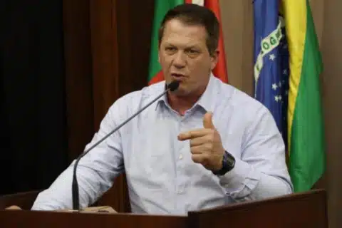 Sandro Fantinel chora em vídeo e diz que teve lapso mental por fala que revoltou o Brasil