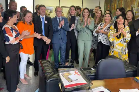 Senador Fabiano Contarato traz mensagem de calma e certeza do Piso da Enfermagem