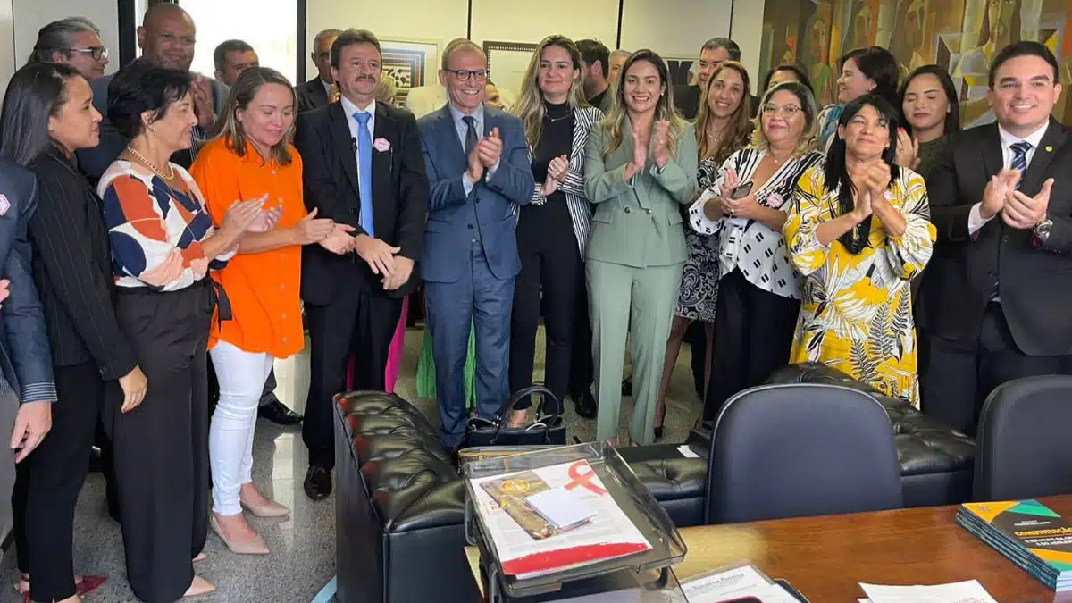 Senador Fabiano Contarato traz mensagem de calma e certeza do Piso da Enfermagem