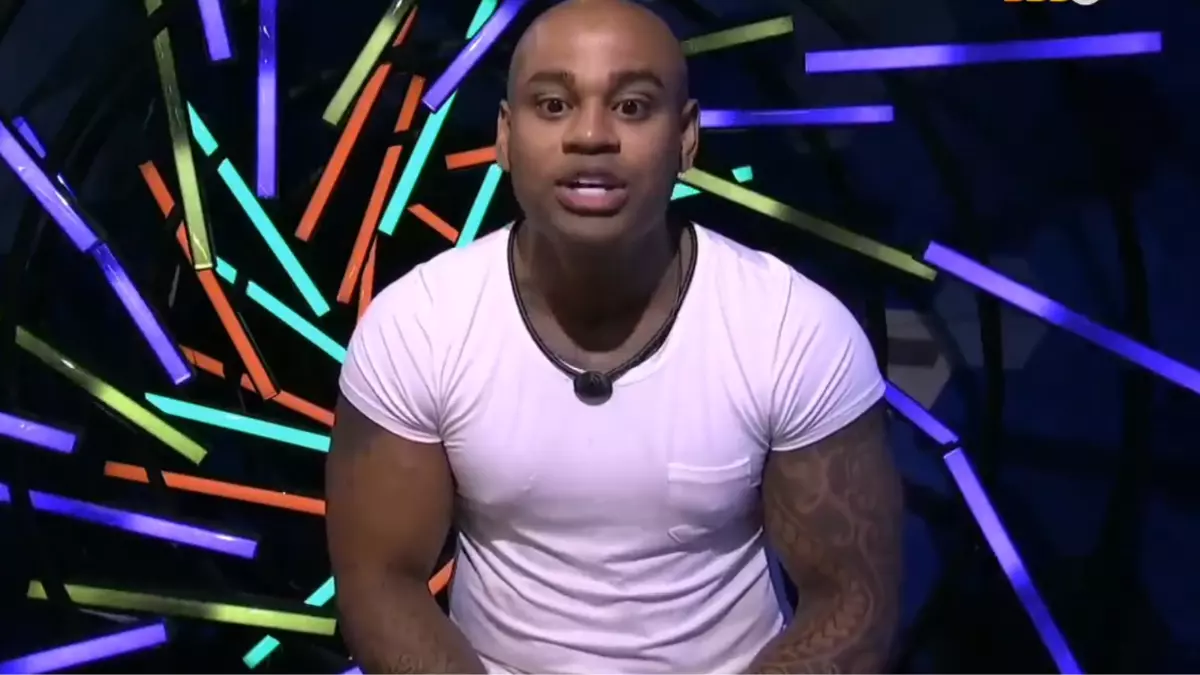 Cezar Black, finalista do Big Brother 23 do Brasil, é investigado por falta não justificada