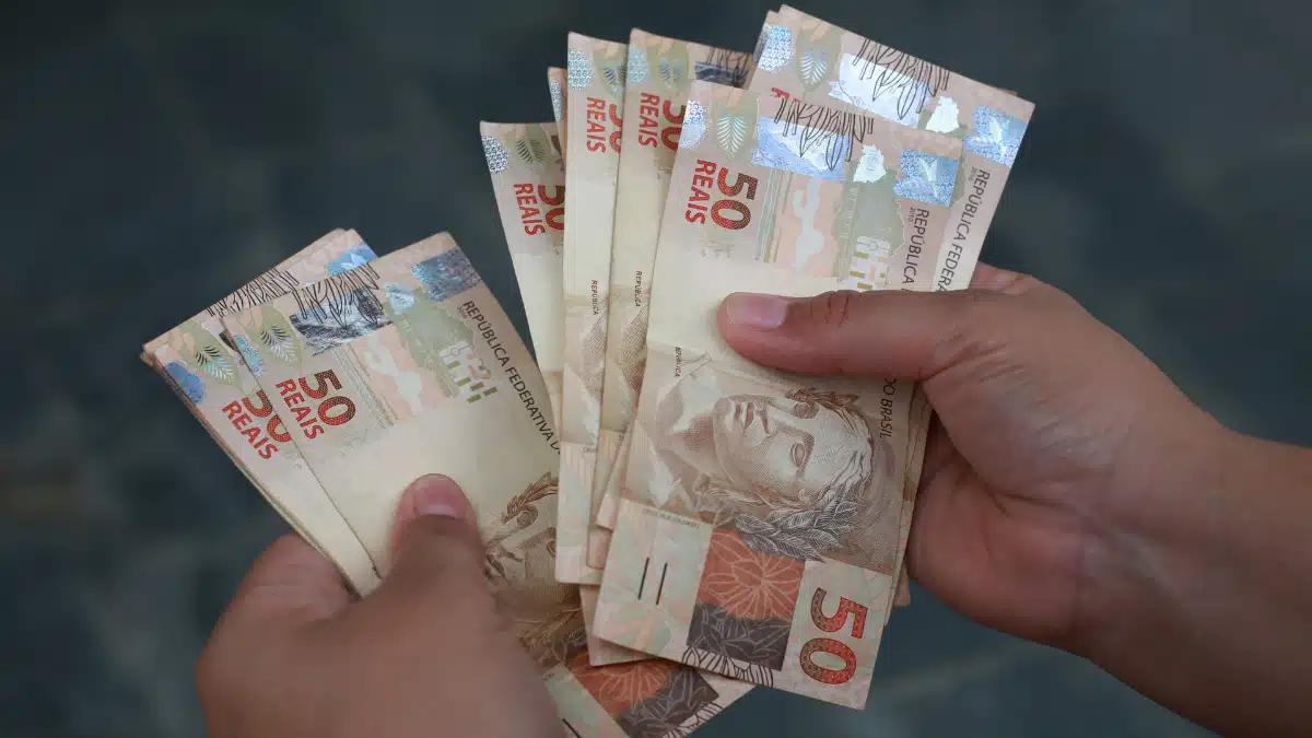 Enquanto o piso da enfermagem é negado, empresários da saúde enriquecem