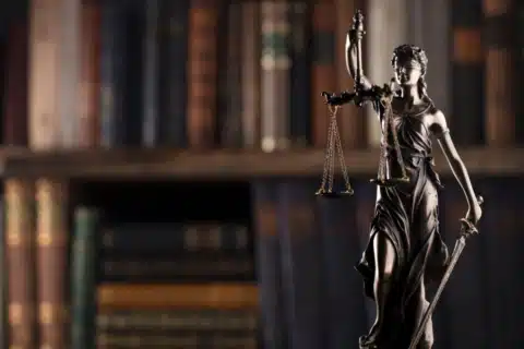 Homens transexuais conquistam direito a mastectomia masculinizadora custeada por planos de saúde
