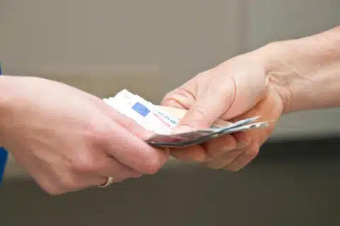 Piso da Enfermagem ainda não será obrigatório no setor privado