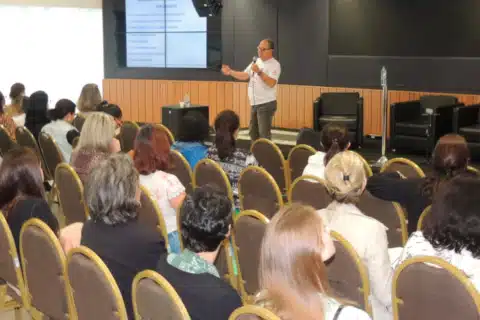 Treinamento no Dia Mundial da Hemofilia visa aprimorar atendimento a pacientes no Paraná