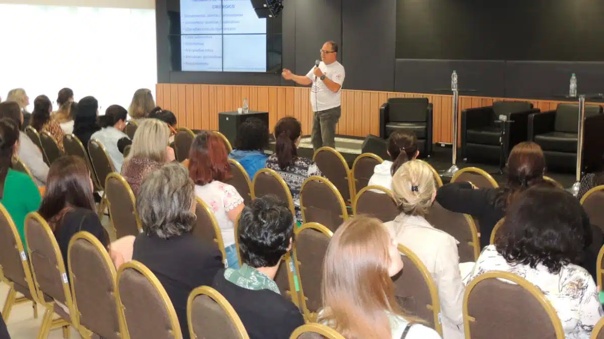 Treinamento no Dia Mundial da Hemofilia visa aprimorar atendimento a pacientes no Paraná