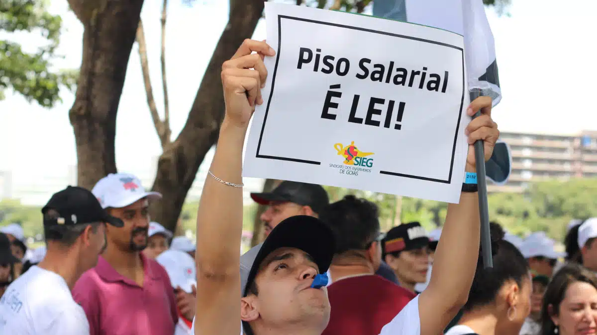 Aprovação de Lei marca Dia Internacional da Enfermagem com Novo Piso Salarial