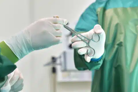 Compreender as terminologias cirúrgicas é vital para enfermeiros, técnicos e auxiliares de enfermagem