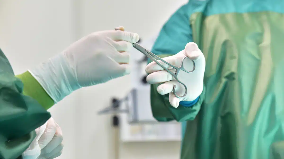 Compreender as terminologias cirúrgicas é vital para enfermeiros, técnicos e auxiliares de enfermagem