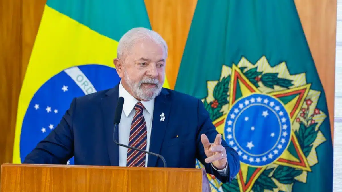 Lula prometeu à enfermagem e cumpriu sua promessa
