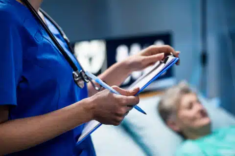 Os enfermeiros permanecem como os profissionais de saúde em que os pacientes mais confiam