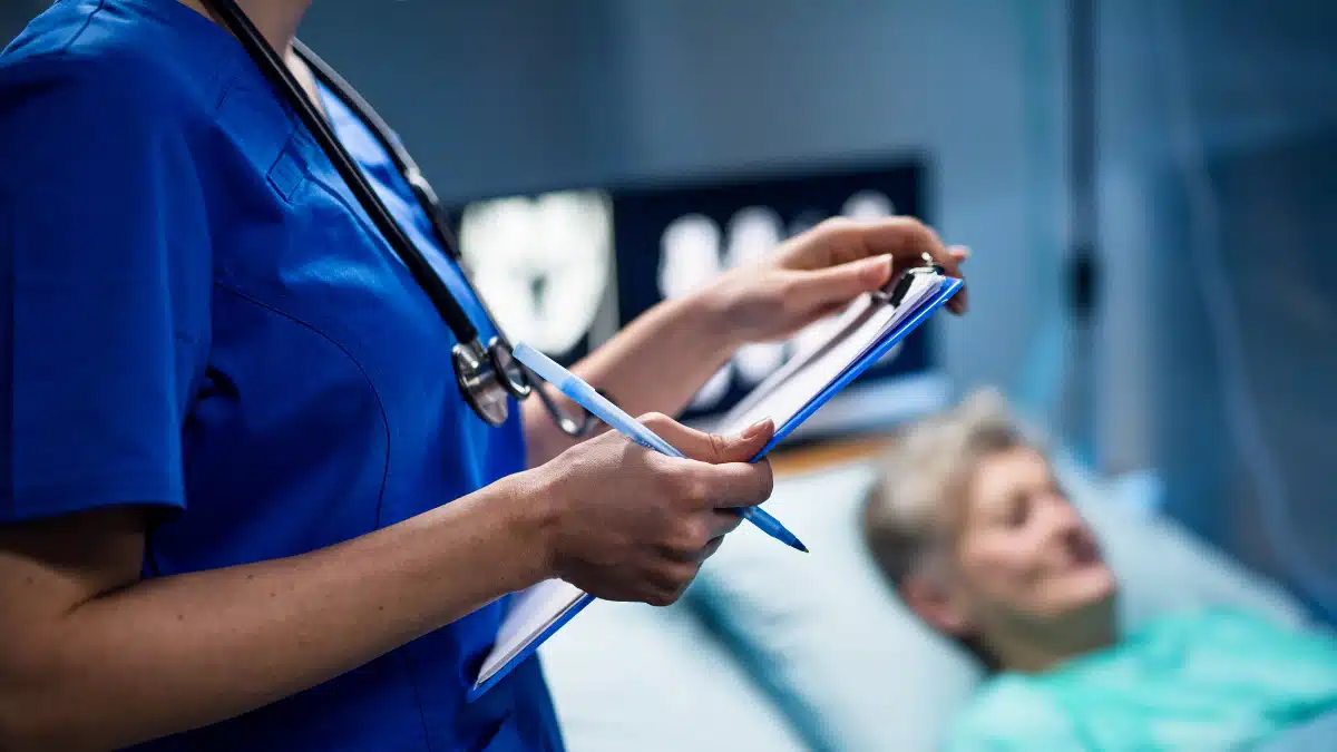 Os enfermeiros permanecem como os profissionais de saúde em que os pacientes mais confiam