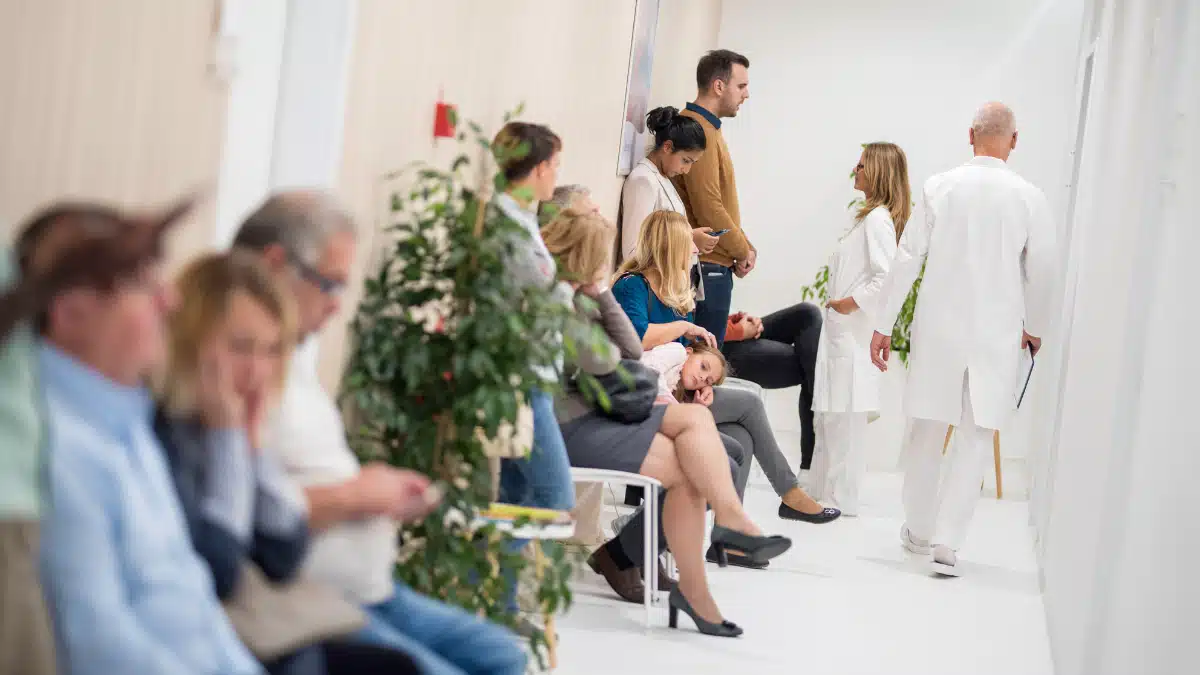 Crise da Ética Médica: Pacientes em espera e Médicos ausentes