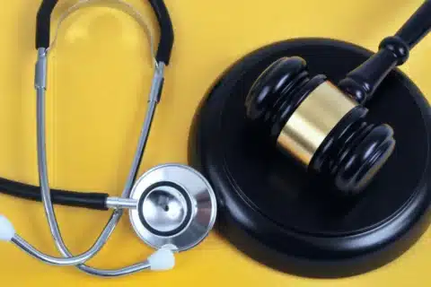 Cofen Vence Ação Judicial Contra CREMERS e Suspende Resolução que Limita Autonomia Médica