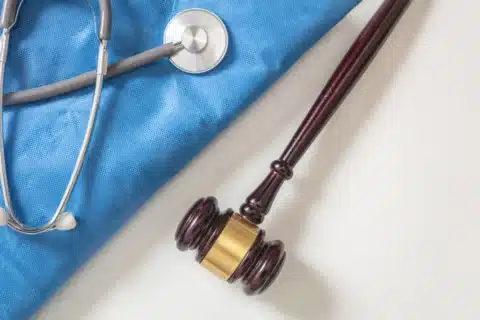 Reflexão sobre a ação judicial movida pelo Conselho Federal de Enfermagem contra CREMERS
