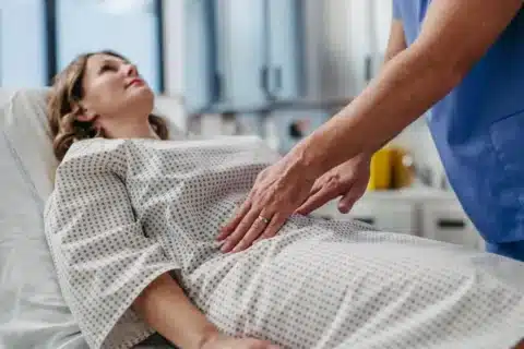 Como realizar a inspeção abdominal: Sinais e características relevantes