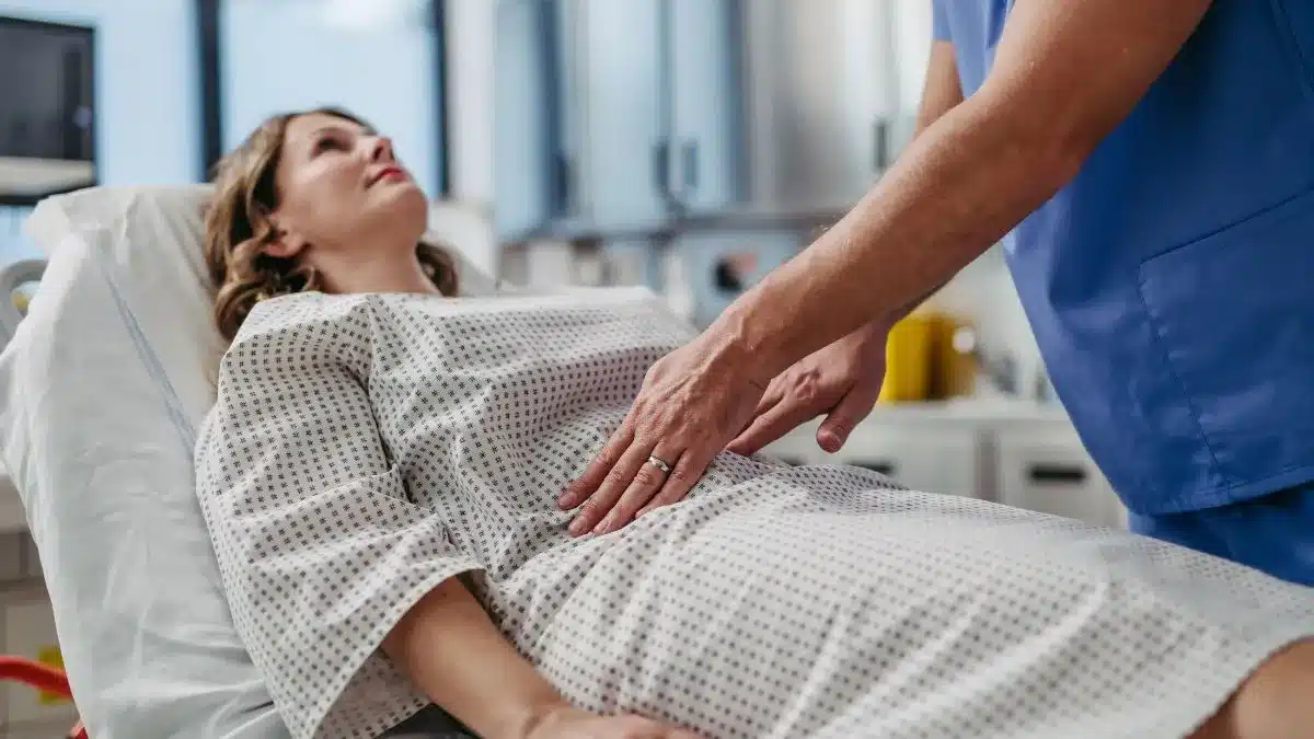Como realizar a inspeção abdominal: Sinais e características relevantes