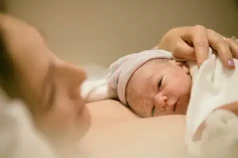 Exame físico pediátrico: abordagem e aspectos principais em cada idade