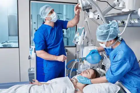 Exame físico em pacientes críticos: Abordagem sistemática e monitoramento contínuo