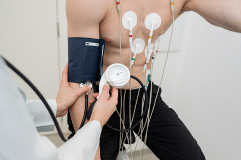 Identificação de sopros e outros sinais anormais no exame cardiovascular