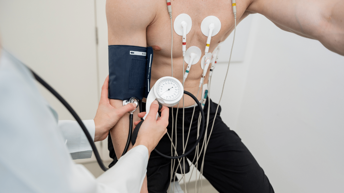 Identificação de sopros e outros sinais anormais no exame cardiovascular