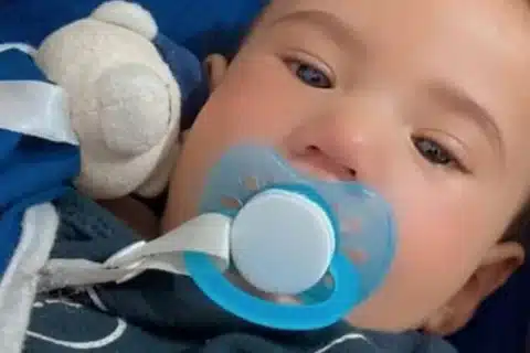 Bebê-de-11-meses-morre-com-sinais-de-espancamento-polícia-prende-mãe-e-padrasto